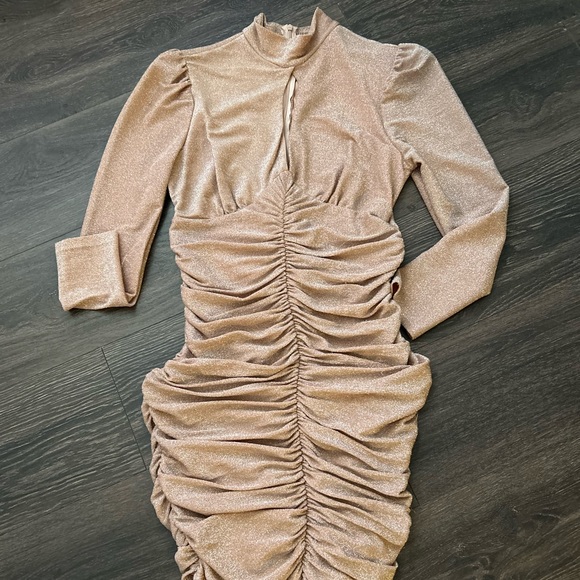 A glamozon dress in size large. - Picture 2 of 4